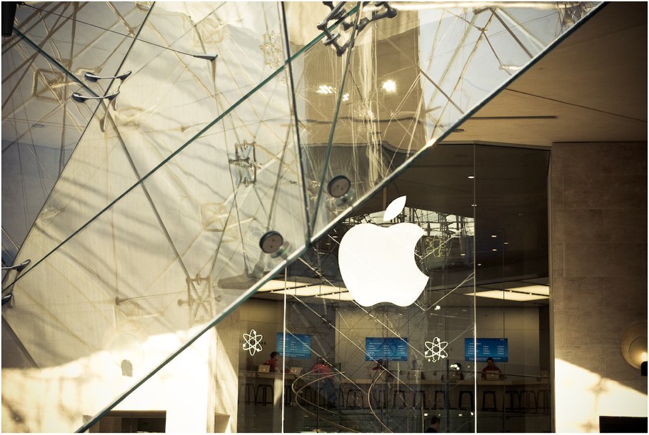 apple-store-louvre-ext-copyright-anthony-nelzin